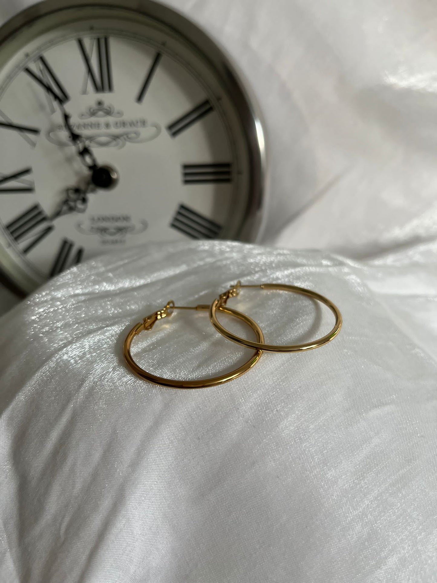 Gold Medium Hoop Spring-back Earrings